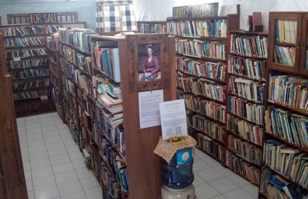 Pondok Pekak Library books