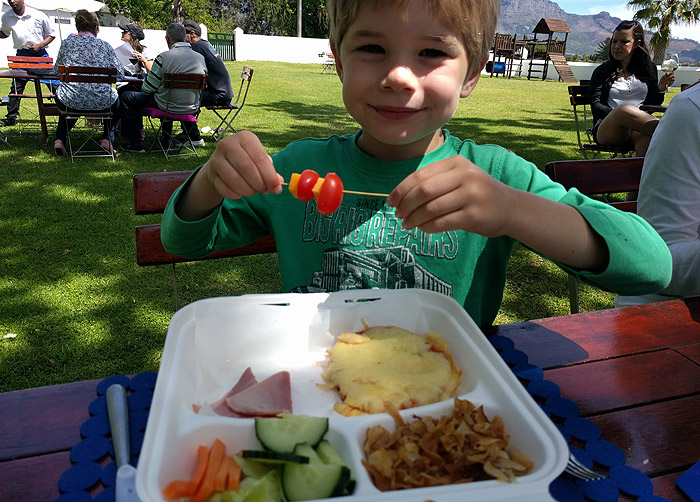 Kids food picnic at Allee Bleue