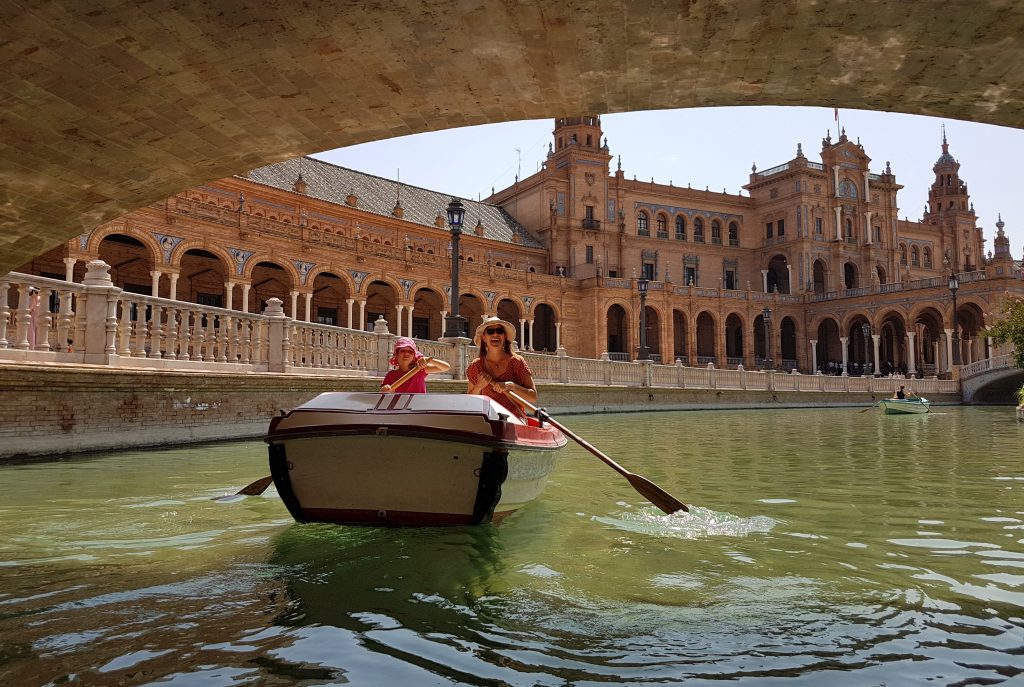 Rowing in the pond of the Plaza de Espana
